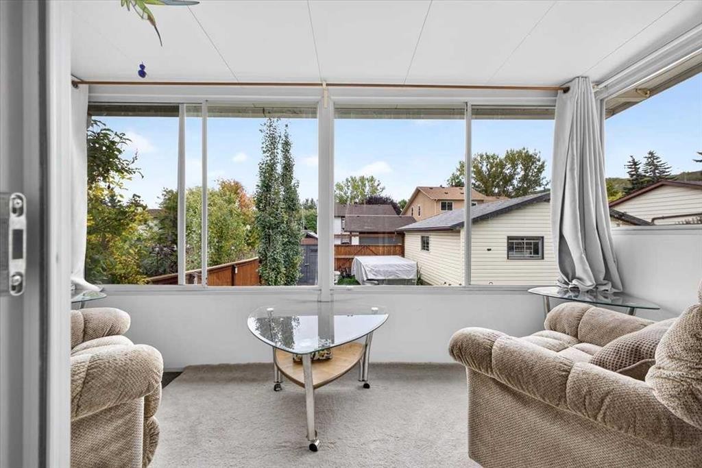 63 Beaconsfield Way Nw, Calgary, AB