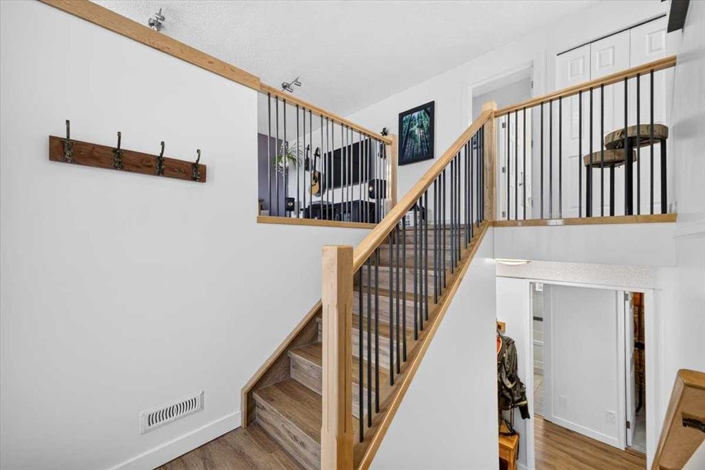 63 Beaconsfield Way Nw, Calgary, AB