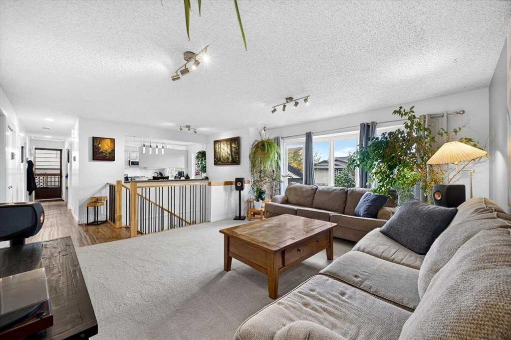 63 Beaconsfield Way Nw, Calgary, AB
