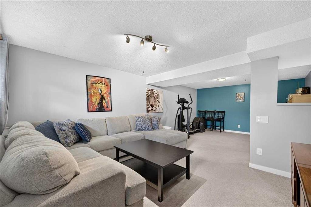 63 Beaconsfield Way Nw, Calgary, AB