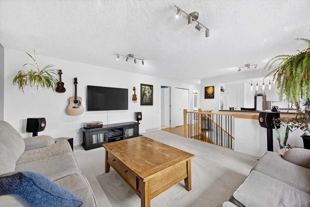 63 Beaconsfield Way Nw, Calgary, AB