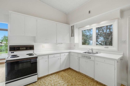 35 Cornwallis Drive Nw, Calgary, AB 