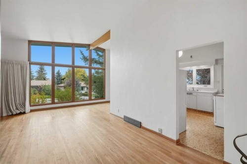 35 Cornwallis Drive Nw, Calgary, AB 