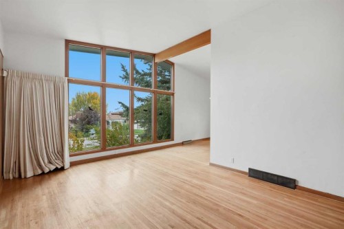 35 Cornwallis Drive Nw, Calgary, AB 