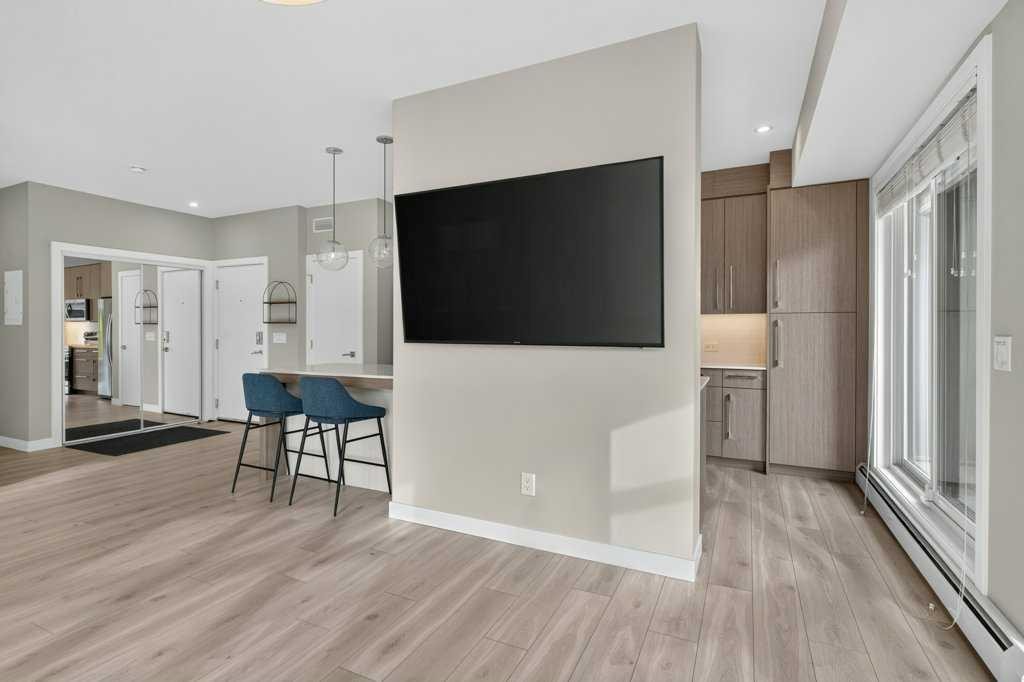201-383 Smith Street Nw, Calgary, AB