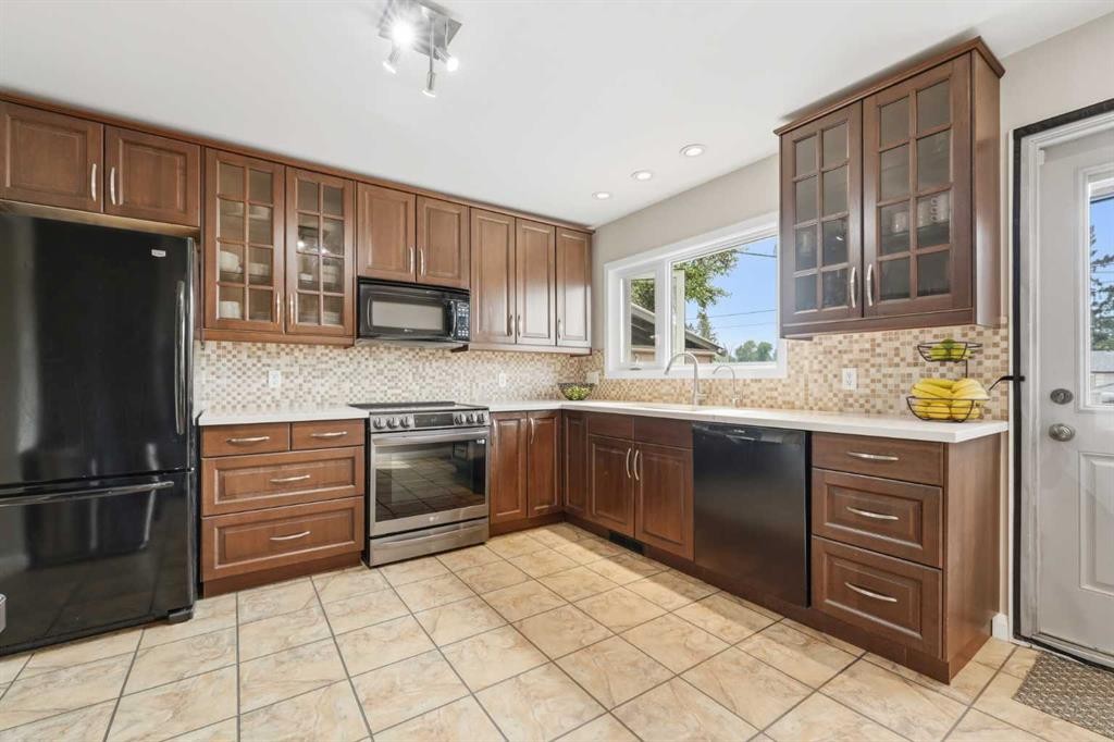 9 Foxwell Road Se, Calgary, AB