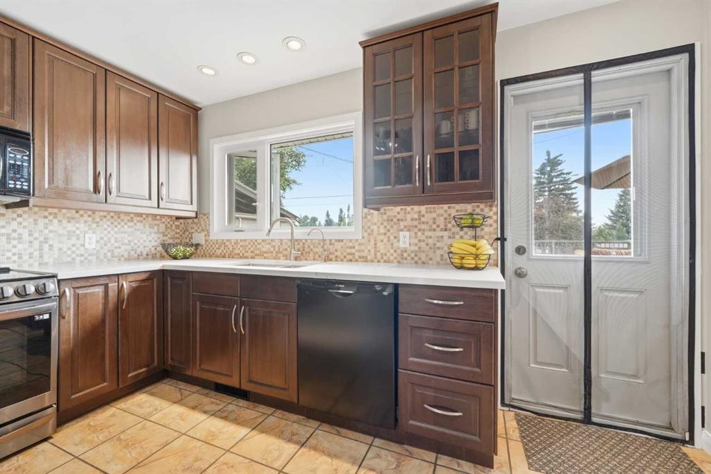 9 Foxwell Road Se, Calgary, AB