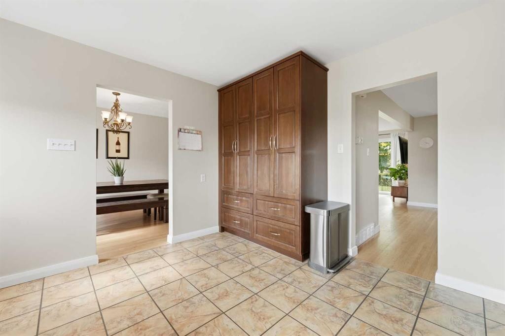 9 Foxwell Road Se, Calgary, AB