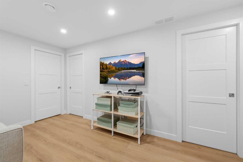 9 Foxwell Road Se, Calgary, AB