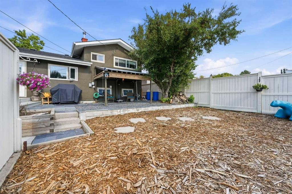 9 Foxwell Road Se, Calgary, AB