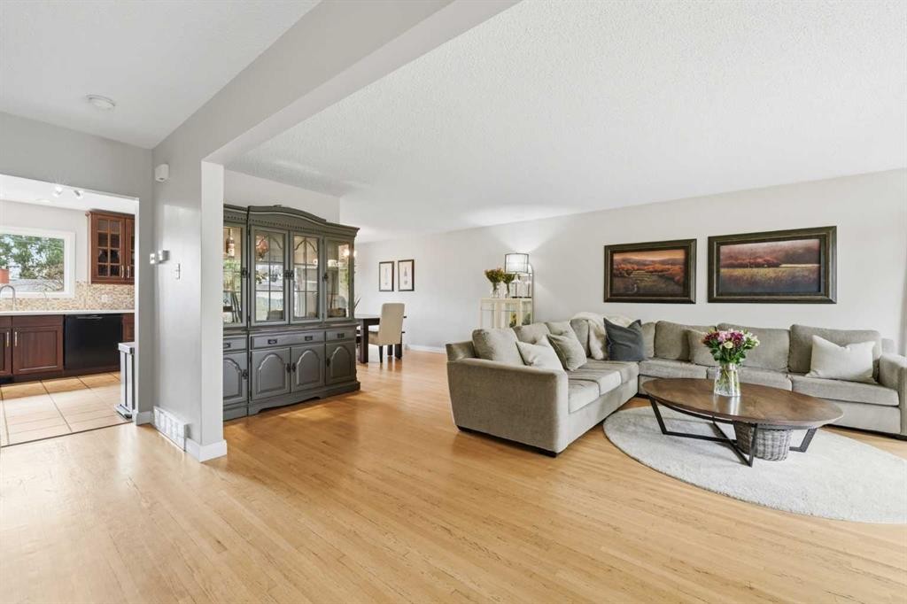 9 Foxwell Road Se, Calgary, AB