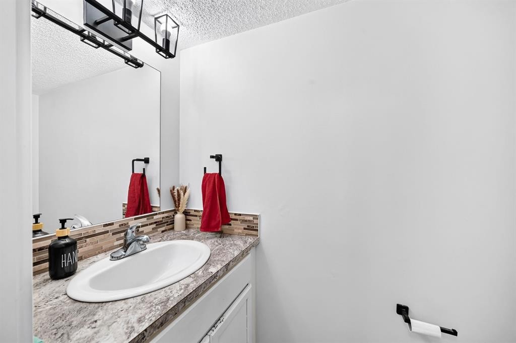 40 Falconridge Close Ne, Calgary, AB