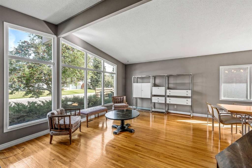 10607 Maplecreek Drive Se, Calgary, AB