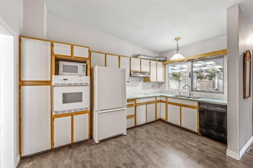 10607 Maplecreek Drive Se, Calgary, AB 