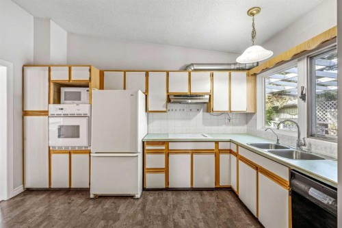 10607 Maplecreek Drive Se, Calgary, AB 