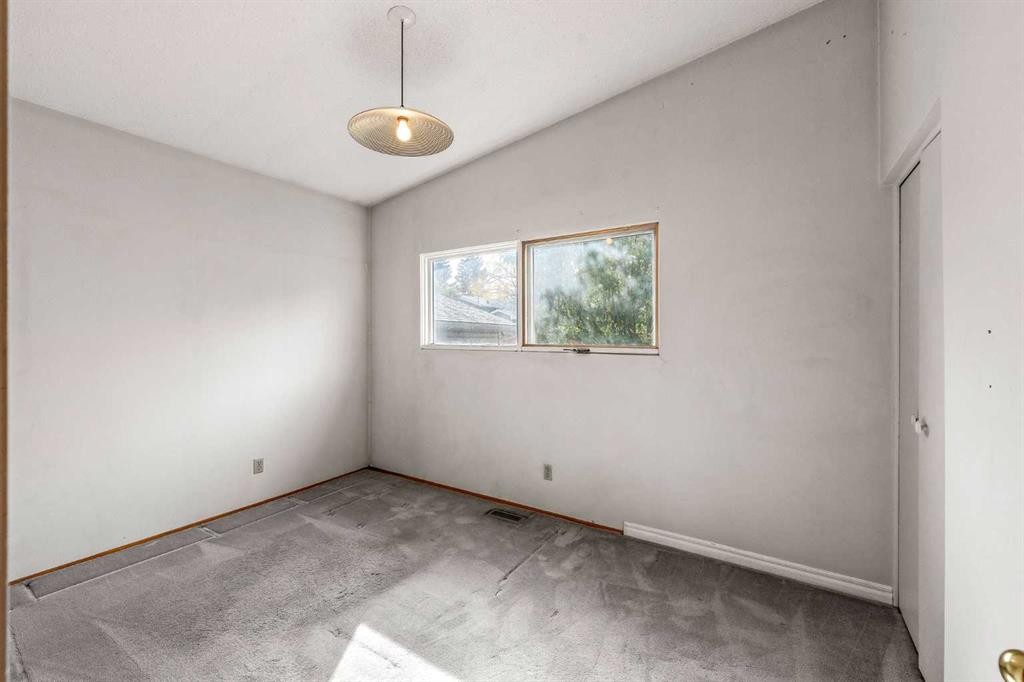 10607 Maplecreek Drive Se, Calgary, AB