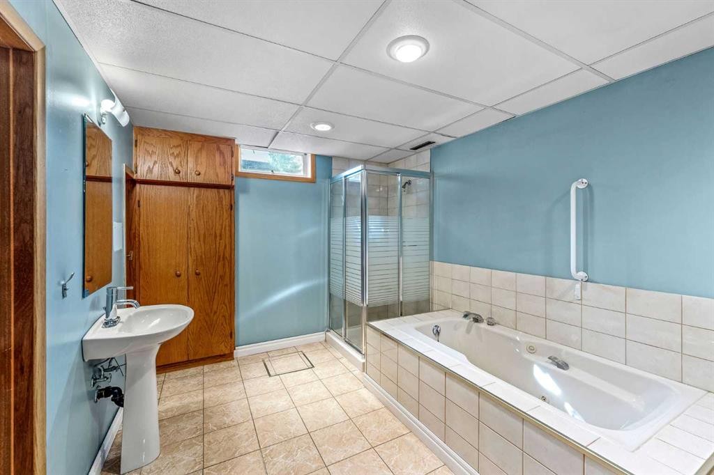 10607 Maplecreek Drive Se, Calgary, AB