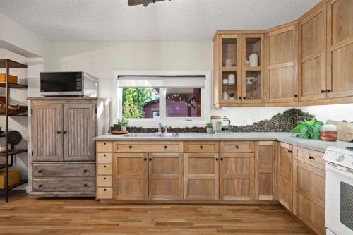 8515 48 Avenue Nw, Calgary, AB 