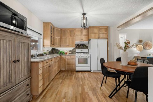 8515 48 Avenue Nw, Calgary, AB 