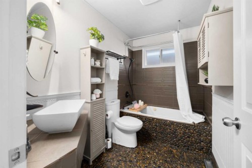 8515 48 Avenue Nw, Calgary, AB 