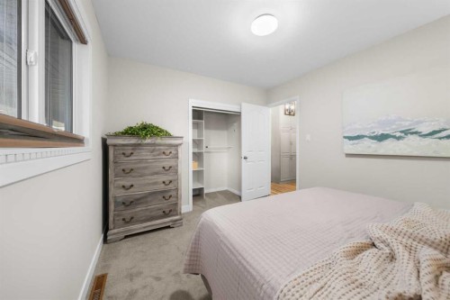 8515 48 Avenue Nw, Calgary, AB 