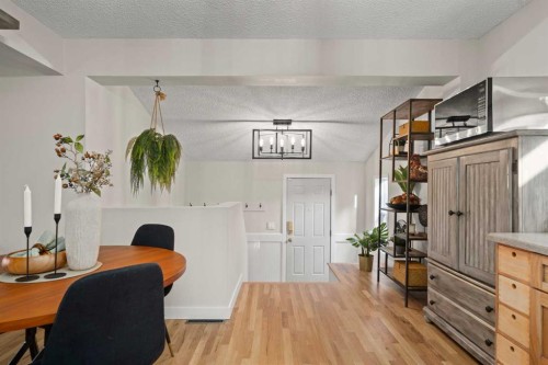 8515 48 Avenue Nw, Calgary, AB 