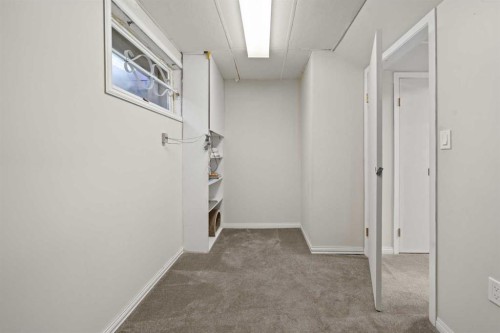 8515 48 Avenue Nw, Calgary, AB 