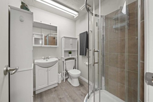 8515 48 Avenue Nw, Calgary, AB 