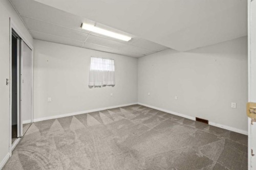 8515 48 Avenue Nw, Calgary, AB 