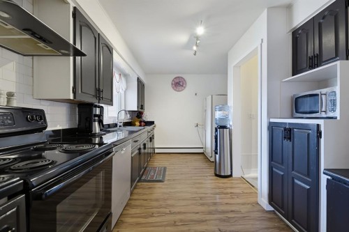 704 75 Avenue Sw, Calgary, AB 