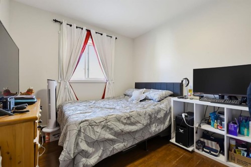 704 75 Avenue Sw, Calgary, AB 