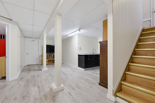 704 75 Avenue Sw, Calgary, AB 