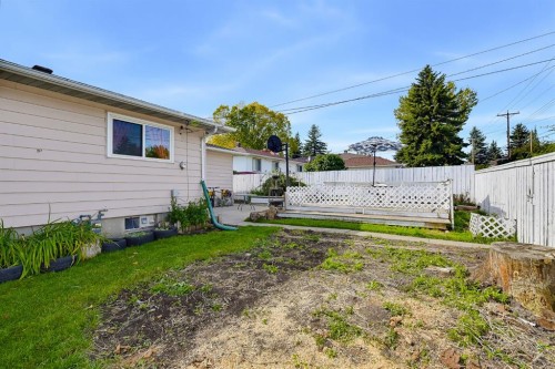 704 75 Avenue Sw, Calgary, AB 