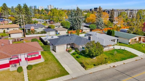 704 75 Avenue Sw, Calgary, AB 