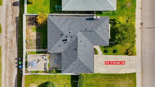 704 75 Avenue Sw, Calgary, AB 