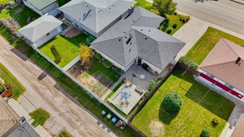 704 75 Avenue Sw, Calgary, AB 