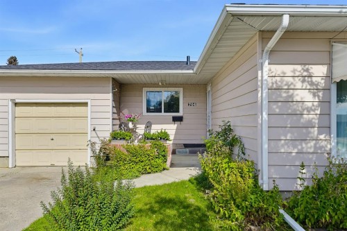 704 75 Avenue Sw, Calgary, AB 
