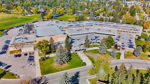 704 75 Avenue Sw, Calgary, AB 