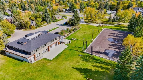 704 75 Avenue Sw, Calgary, AB 