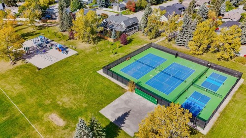 704 75 Avenue Sw, Calgary, AB 