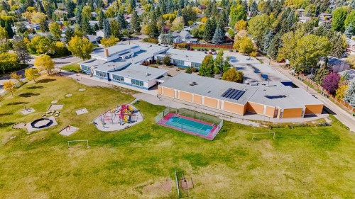 704 75 Avenue Sw, Calgary, AB 