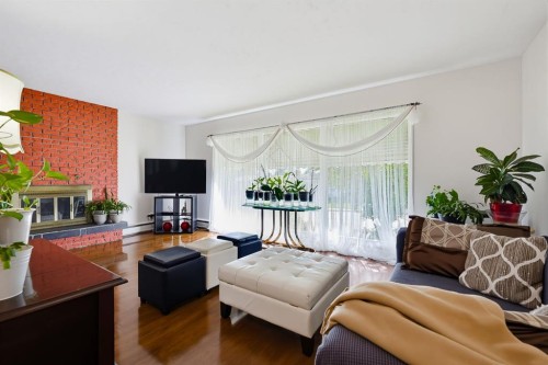 704 75 Avenue Sw, Calgary, AB 