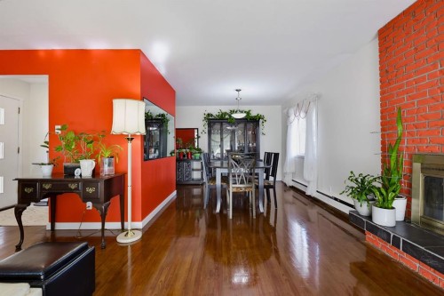 704 75 Avenue Sw, Calgary, AB 