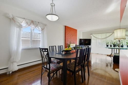 704 75 Avenue Sw, Calgary, AB 