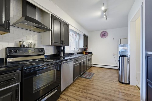 704 75 Avenue Sw, Calgary, AB 