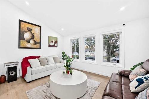 5824 22 Avenue Ne, Calgary, AB 
