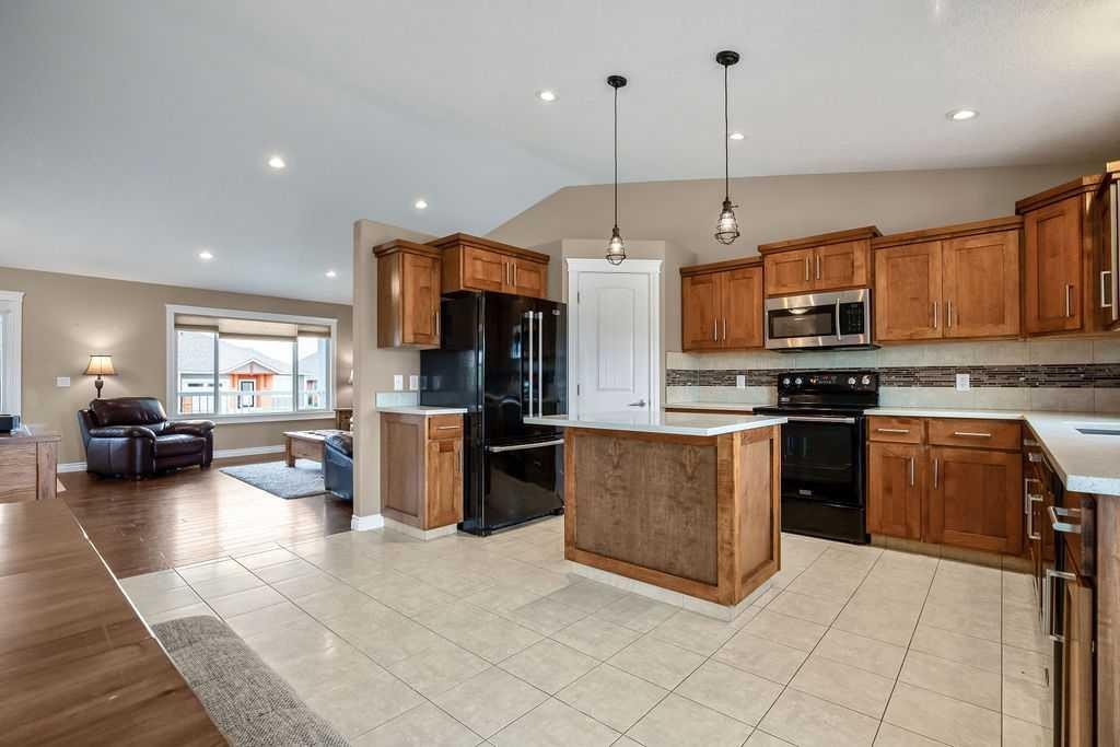 2006 30 Avenue, Nanton, AB