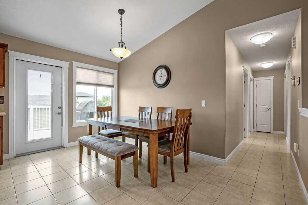 2006 30 Avenue, Nanton, AB
