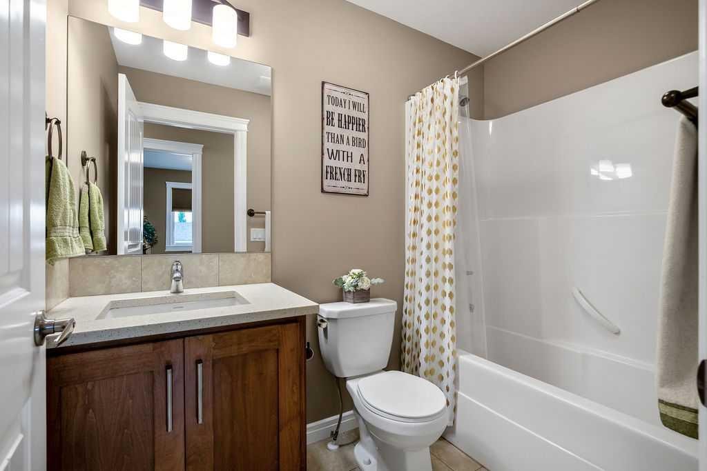 2006 30 Avenue, Nanton, AB