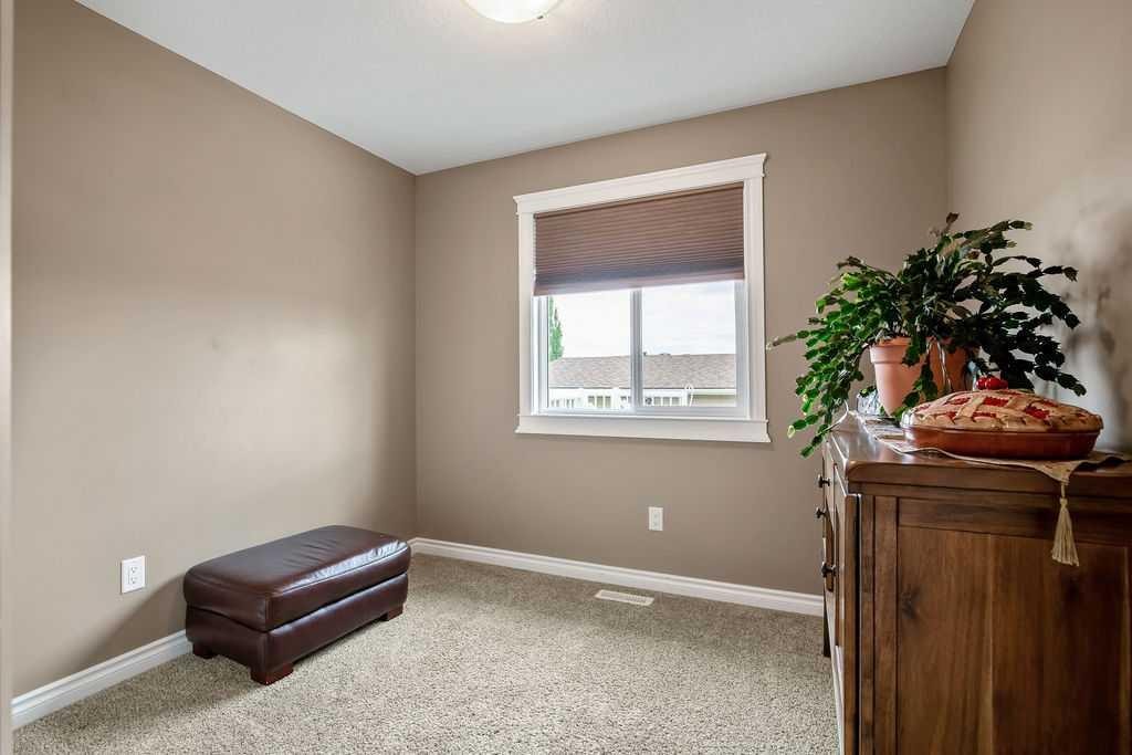 2006 30 Avenue, Nanton, AB